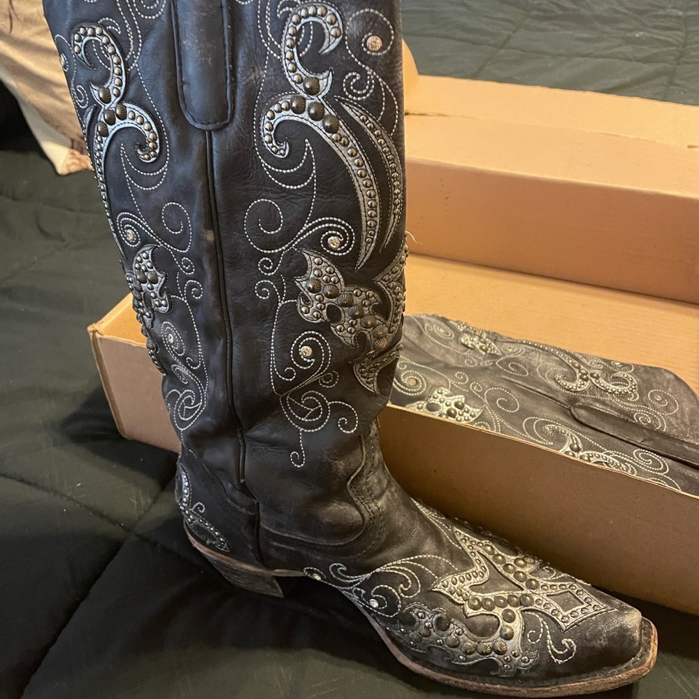 Size 9 Corral cowboy boots